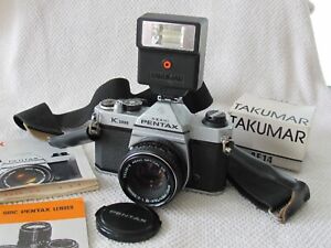 Pentax K1000 35 mm Filmkamera mit SMC-Pentax-M 50 mm f2 & Takumar AF14 Blitz