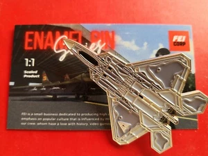 Ace Combat 4 Shattered Skies Mobius Squadron F-22 jet da combattimento USAF, spilla da bavero - Foto 1 di 1