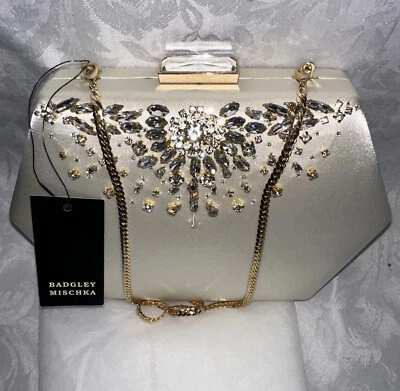 BOLSO CLUTCH BADGLEY MISCHKA BLANCO ROTO CON PEDRERÍA $179 Foto 1 de 4