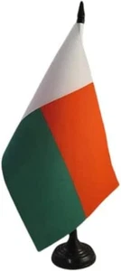 MADAGASKAR TISCHFLAGGE 5'' x 8'' - MADAGASKAR SCHREIBTISCHFAHNE 21 x 14 cm - schwarz plasti - Bild 1 von 4