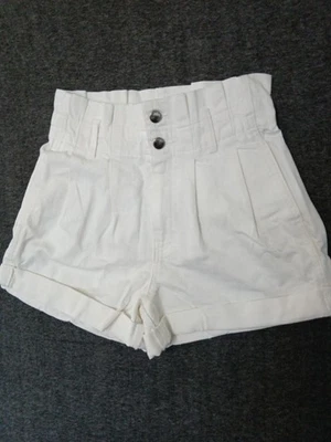 Pantalones cortos de mezclilla para mujer FOREVER 21 talla 26 marfil con puños cierre de 2 botones trabillas para cinturón Foto 1 de 4