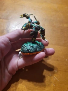 Activision Skylanders Giants STEALTH ELF Modellino Base Arancione DANNEGGIATO LEGGI - Foto 1 di 3