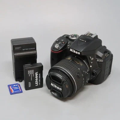Kit de cámara Nikon D5300 DSLR - negra (lente AF-S DX 18-55 mm f/3,5-5,6G) Foto 1 de 4