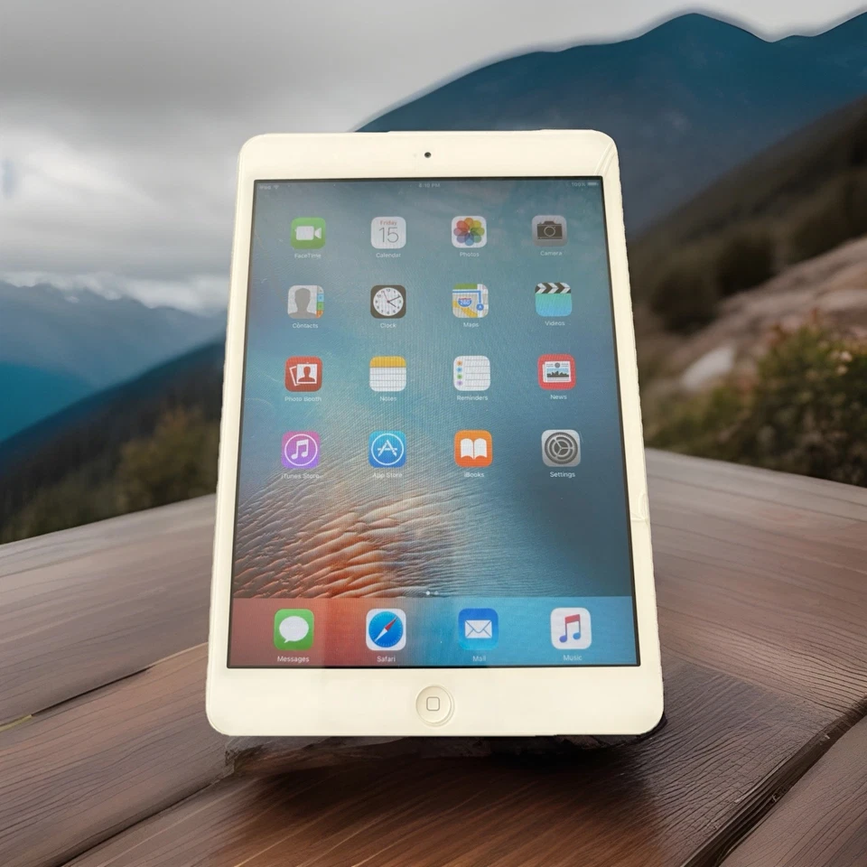 Apple IPad Mini Model MD531LL/A 1st Generation ** SILVER** - Image 1 of 4