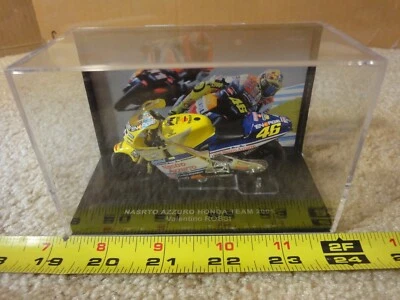 Nastro Azzuro Honda Team 2001, V Rossi. IXO models 1/24 diecast motorcycle. - Image 1 of 4