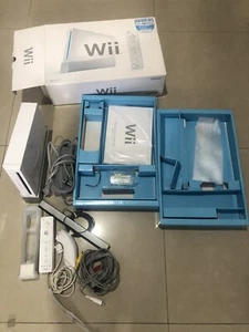 Nintendo Wii White Console  and Control Complete on Box - Picture 1 of 5