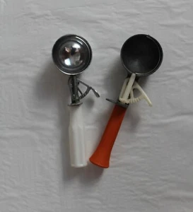 Cucharas de helado vintage - mango naranja bonito y cuchara genérica con mango blanco - Imagen 1 de 4