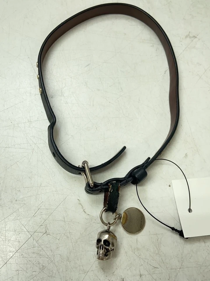 Gargantilha colar Alexander McQueen couro preto caveira - Imagem 1 de 4