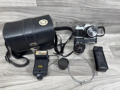 PAQUETE DE CÁMARA SLR PELÍCULA CANON AT-1 35 MM LENTE CANON FD 50 MM F/1,8 SIN PROBAR Foto 1 de 4