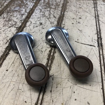 Manielas de ventana marrón para camioneta pickup Datsun Nissan 720 80-86 Foto 1 de 4