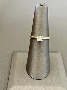 Anillo de compromiso solitario de diamantes de 0,47 quilates de oro amarillo/blanco de 14 quilates. Talla 6+ (C3) - Imagen 1 de 9