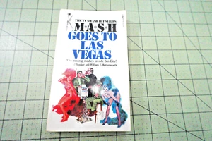 MASH GOES TO LAS VEGAS- RICHARD HOOKER & WILLIAM E. BUTTERWORTH  1976  TV TIE IN - Bild 1 von 3