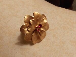 Lia Sophia Wildflower Matte Gold ring with pink crystals in flower, size 5