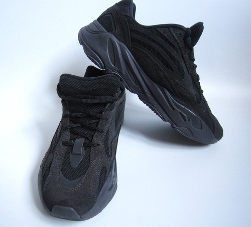 Scarpe da ginnastica Adidas Yeezy Boost 700 V2. UK 10 EU 44 2 3 US 10 1 2.