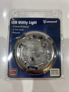 Attwood 6320W7 LED Luz Blanca Cálida 2.75" Bisel Plateado Redondo Interior Color Extendido - Imagen 1 de 2