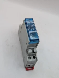 Relé de conmutación Eltako R11-100 8V AC - Imagen 1 de 5