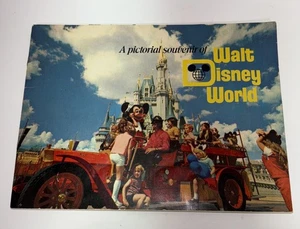 Walt Disney's Disneyland souvenir pittorico 1976 libretto programma libro tascabile - Foto 1 di 15