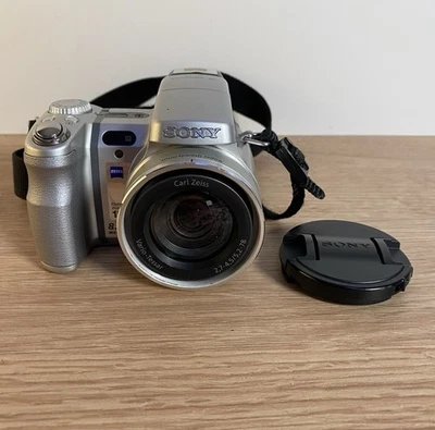 Sony Cyber-shot DSC-H9 8.1MP Digital Camera 15x Optical Zoom Silver - Tested - Image 1 of 4