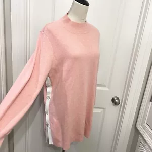 SUÉTER CHICO’S ZENERGY $119 MEZCLA CACHEMIR, BOTONES ROSA SUAVE 3 (XL) - Imagen 1 de 8