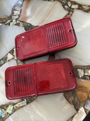 Luz indicadora lateral traseira vermelha 1968-72 Chevy/GMC caminhão sinal de seta - Imagem 1 de 4