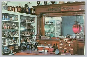 The Apothecary Shop Harold Warp's Pioneer Village Minden NE UNP bottiglie medicinali - Foto 1 di 2