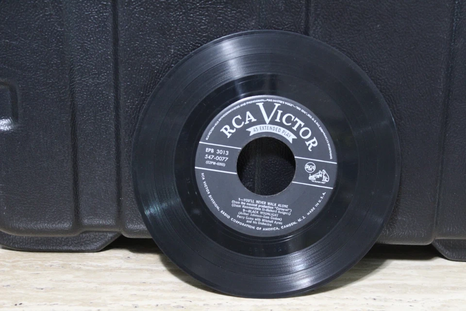 PERRY COMO 45 RPM EP RECORD...PCT 5 - Image 1 of 1