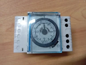 Orologio Da Quadro Elettrico Hager Eh171 - Foto 1 di 5