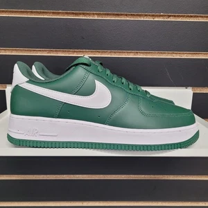 Nike Air Force 1 '07 Low Tannengrün Weiß Herren Größe 9,5 FJ4146-300 - Bild 1 von 13