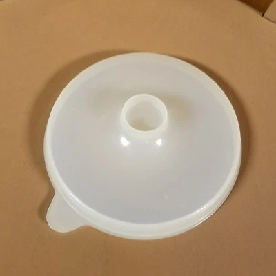 GE Multi-Speed Food Processor Model 106622F Mixing Bowl Lid Replacement Part  - Image 1 of 2