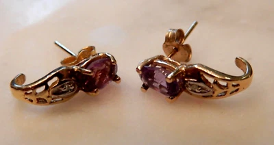 Pendientes Huggie 14K YG y Amatista Foto 1 de 3