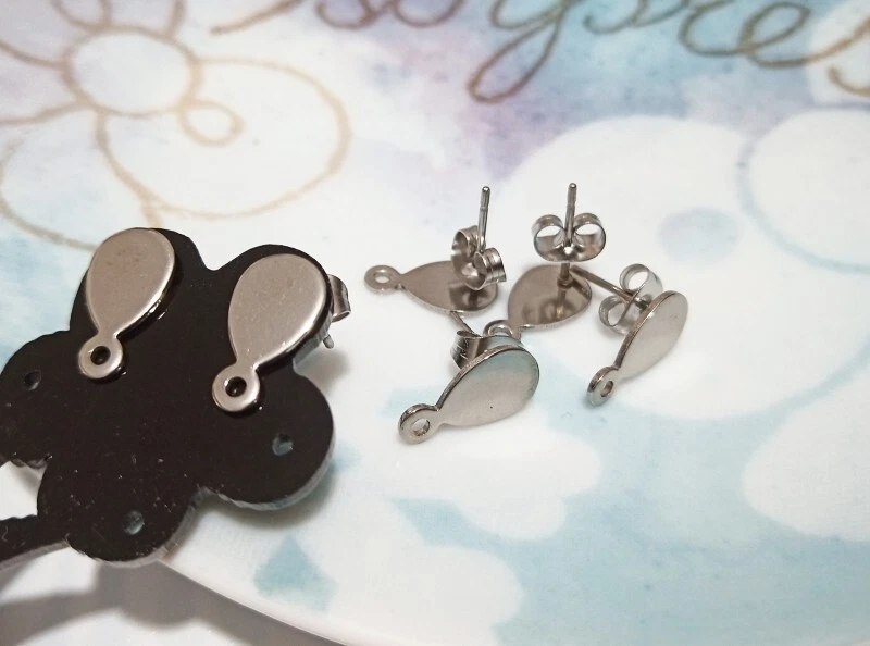 3 coppie orecchini perni  in acciaio inox goccia colore argento scuro 13x7mm - Immagine 1 di 1