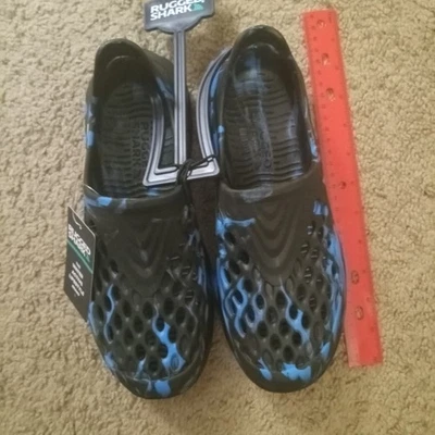 BOYS WATER SHOES SLIP ON. Sz 5 RUGGED SHARK BRAND. BLACK BLUE. SLIP RESISTANT.  - Image 1 of 4