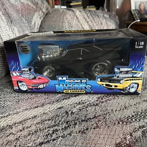 Muscle Machines 1969 Camaro Z/28 Black with Gold Stripes Diecast NIB 1:18 Scale - Picture 1 of 13