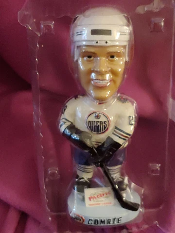 MICHAEL COMRIE EDMONTON OILERS NHL FIGURINE, VG FACIAL DETAILS, EXCELLENT PAINT! Cover