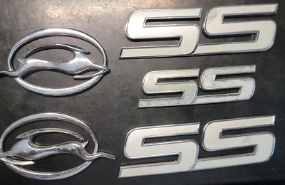 00-06 Chevy Impala Emblema Insignia Signo Símbolo Logo OEM COMPLETO SS CONJUNTO DE 5 Foto 1 de 4