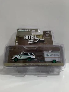 Greenlight Hitch & Tow 1:64 2015 Ford Explorer NYC Parks & Anhänger 32070D CHASE - Bild 1 von 1