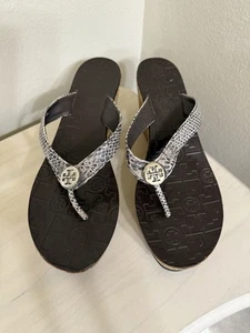 Tory Burch Suzy Kork Keilabsatz Riemen Schlangenleder Plateau Sandalen Größe 8,5 - Bild 1 von 9