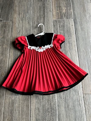 Vestido de Navidad rojo plisado 2T Rose Cottage de colección para niña Foto 1 de 4