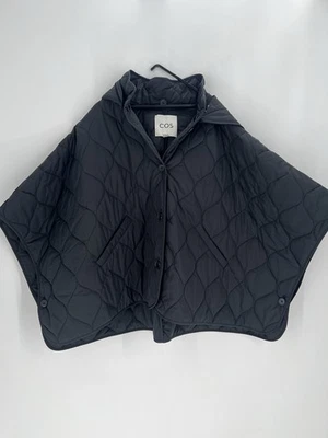 Chaqueta con capucha acolchada corta negra Cos talla única Foto 1 de 4