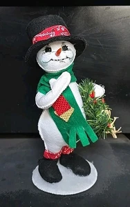 Annalee Puppe 2016 rustikaler Weihnachtsmann mit Kranz, Schal, Mütze 550116 - Bild 1 von 6