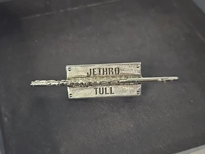 JETHRO TULL METAL FLUTE PIN/BADGE - Image 1 of 2