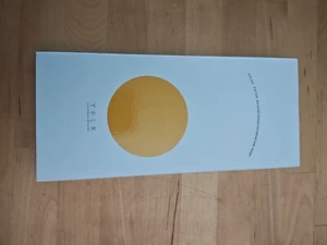 Chargeur solaire jaune papier noir solaire portable le plus fin et le plus léger du monde neuf dans sa boîte - Photo 1 sur 10