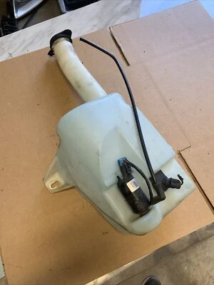 Tanque reservatório de fluido para lavadora de para-brisa Cadillac DeVille 2000-2005 25731410 - Imagem 1 de 4