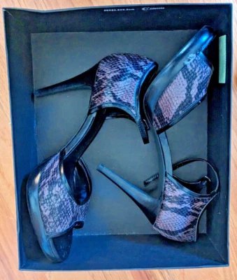 Tahari "MARSHA" Puntera Abierta, Tacones con Correa, Usados, Talla 9.5, Piel de Serpiente Multicolor Foto 1 de 4