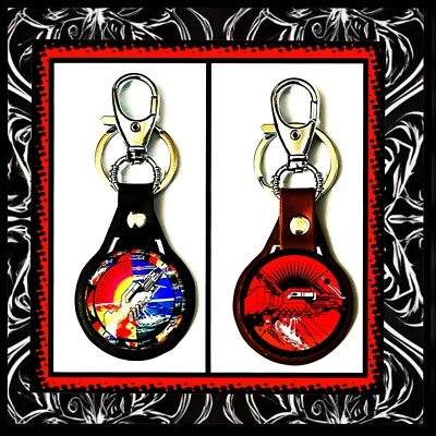 PINK FLOYD WISH YOU WERE HERE SONG 🎸 TWO LEATHER KEYCHAINS 🎸 ROCK MERCHANDISE Foto 1 de 3