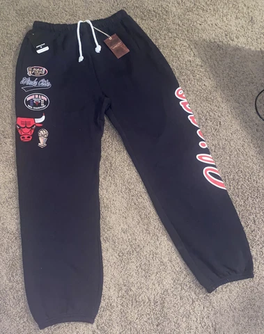Brand New Mitchell & Ness Chicago Bulls Champ City Mens Fleece Joggers Size XL Cover