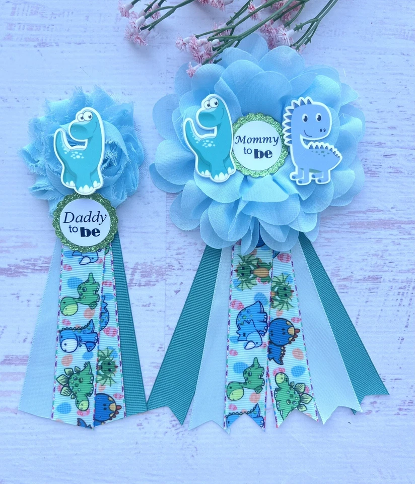 Ramillete de baby shower de dinosaurio, prendedores de baby shower de mamá y papá Foto 1 de 1