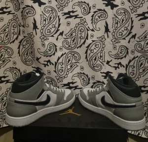 jordan 1 mid light smoke grey US Size 10.5 - Picture 1 of 6