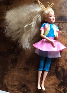 Bambola Barbie Sorellina Articolata Mattel con Pulsante sulla Pancia Canta Parla - Foto 1 di 4