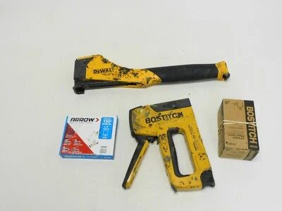 Grapadora de martillos de alta resistencia DEWALT 450 y grapadora Bostich T6-6OC2 Foto 1 de 4